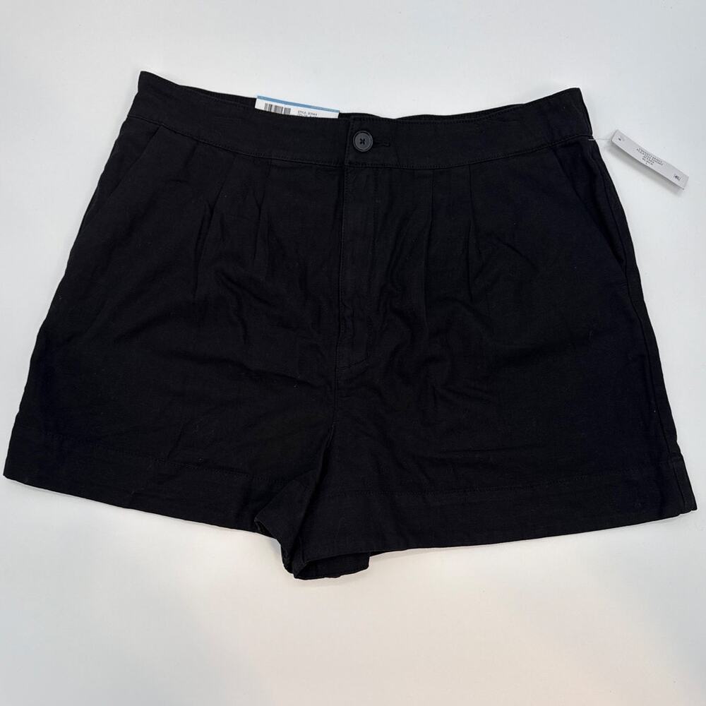 Joie Pleated Black Short large